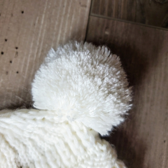 C.C. Baby Cream Colored Knit Pom Pom Beanie Winter Hat 100% Acrylic - Picture 4 of 8